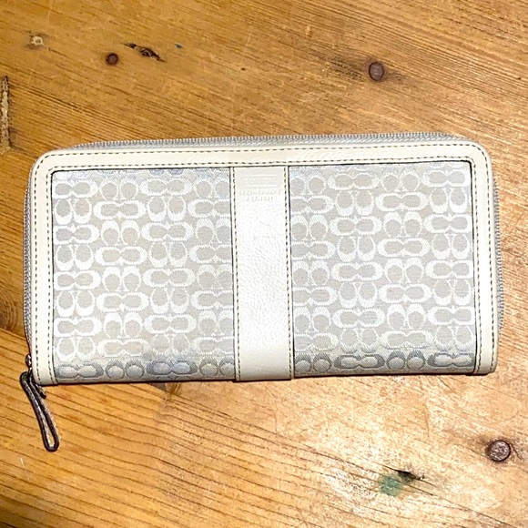 NWOT COACH accordion Wallet White C signature zip - Picture 1 of 10